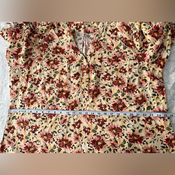 Torrid Cream and Red Blouse with Mandarin Collar and Buttoned Style - Picture 4 of 9